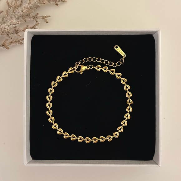 18K Gold Plated Heart Bracelet - Gold Jewelry - Picture 1 of 5